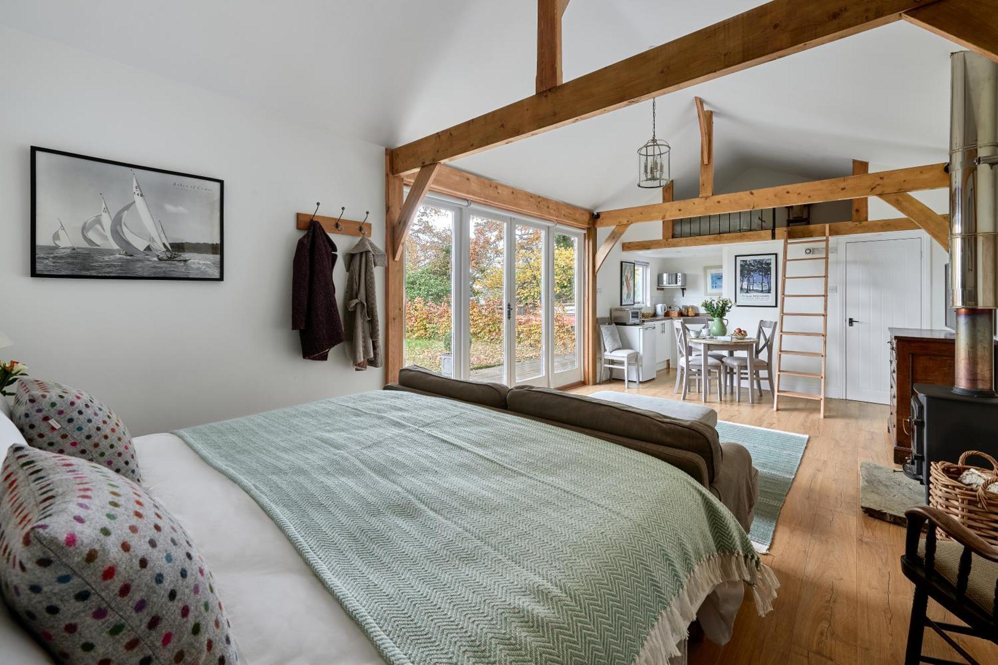 Stunning Cabin With Incredible Views Near Goodwood Rogate Bagian luar foto